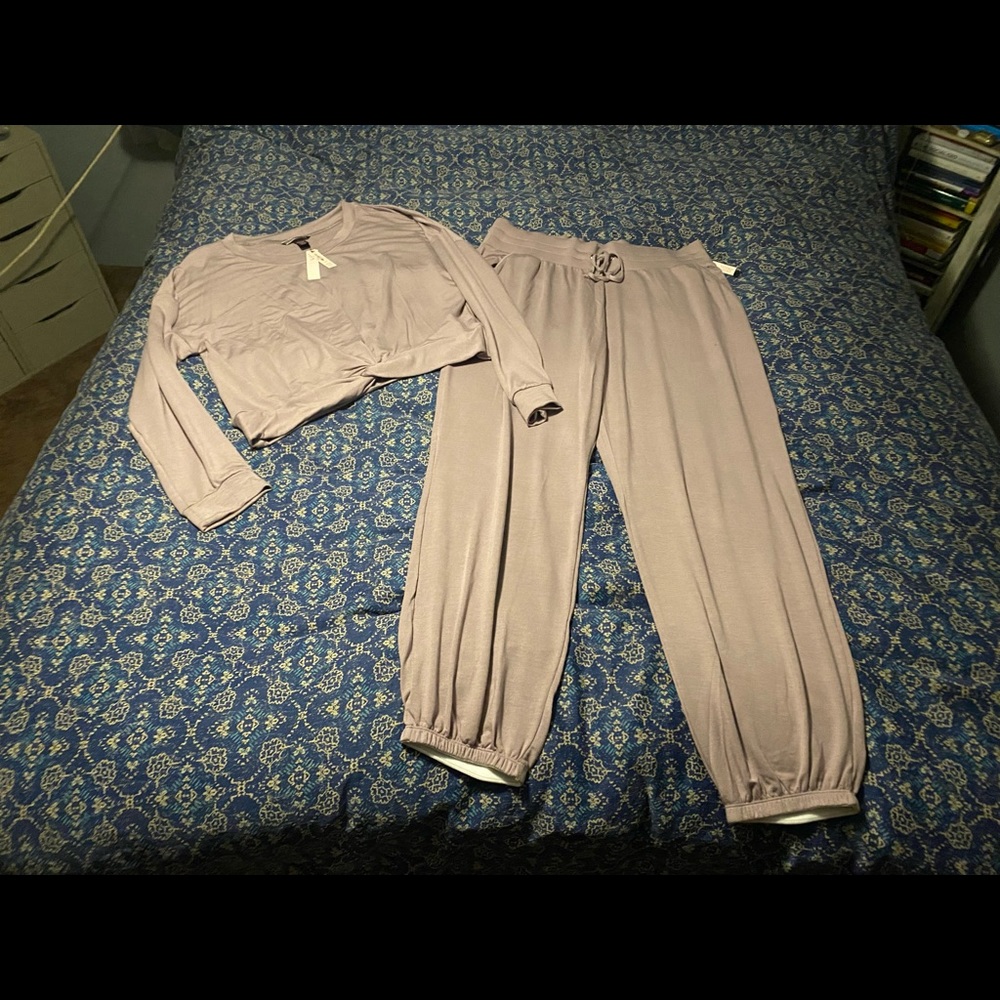 VS Modal Twist Front Crew & High Waisted Gym Pant Set